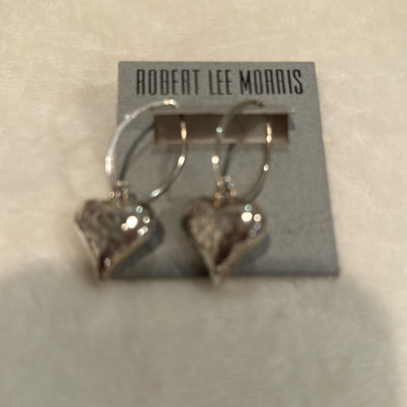 Sterling silver puffed heart earring - Picture 3 of 4